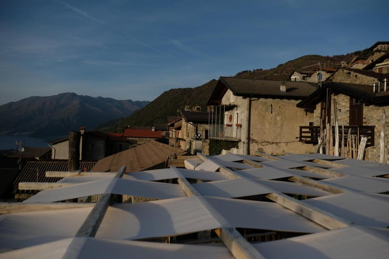 Appartamenti Montemezzo Le Case In Pietra Sorico Exterior photo