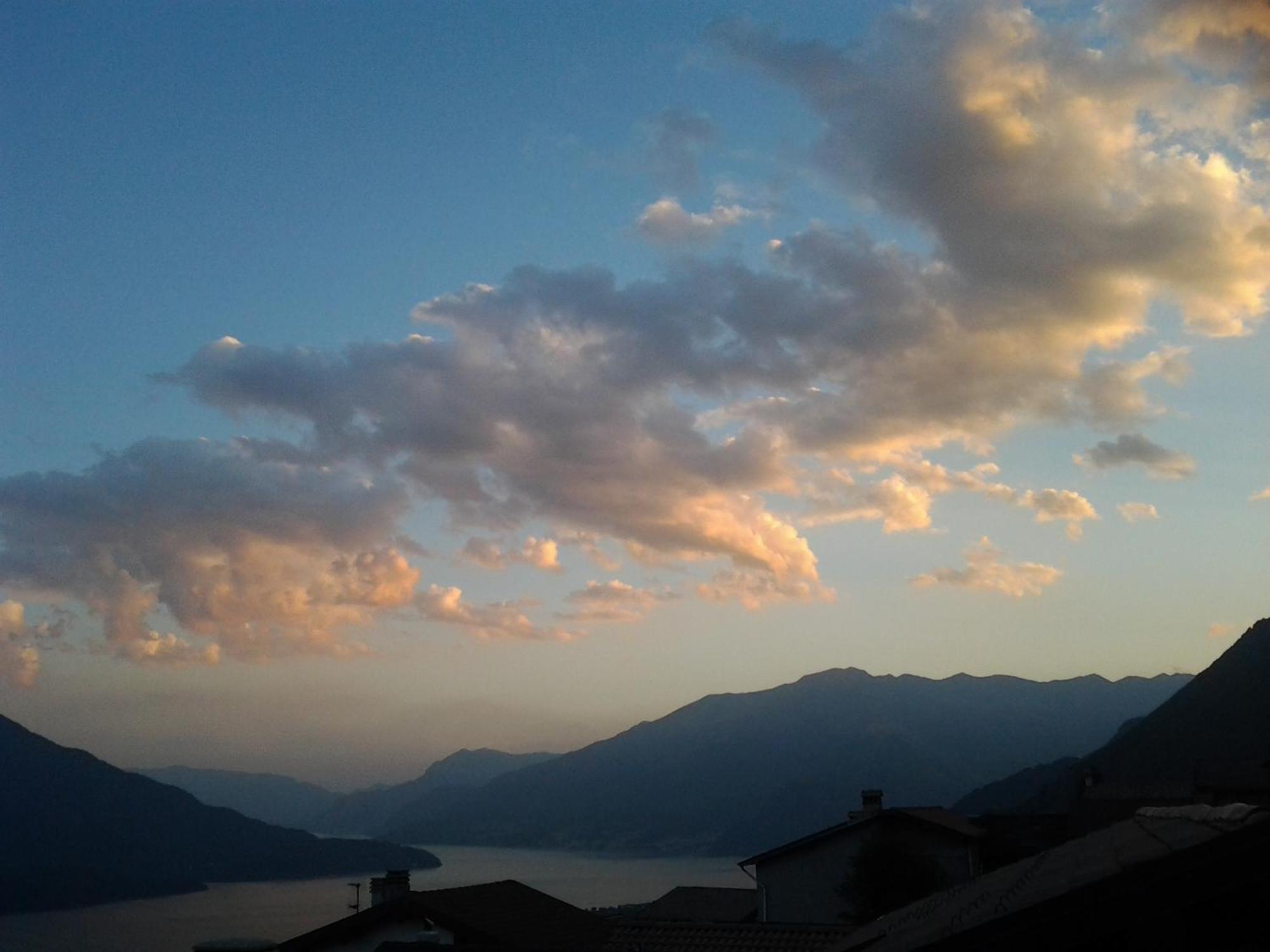 Appartamenti Montemezzo Le Case In Pietra Sorico Exterior photo