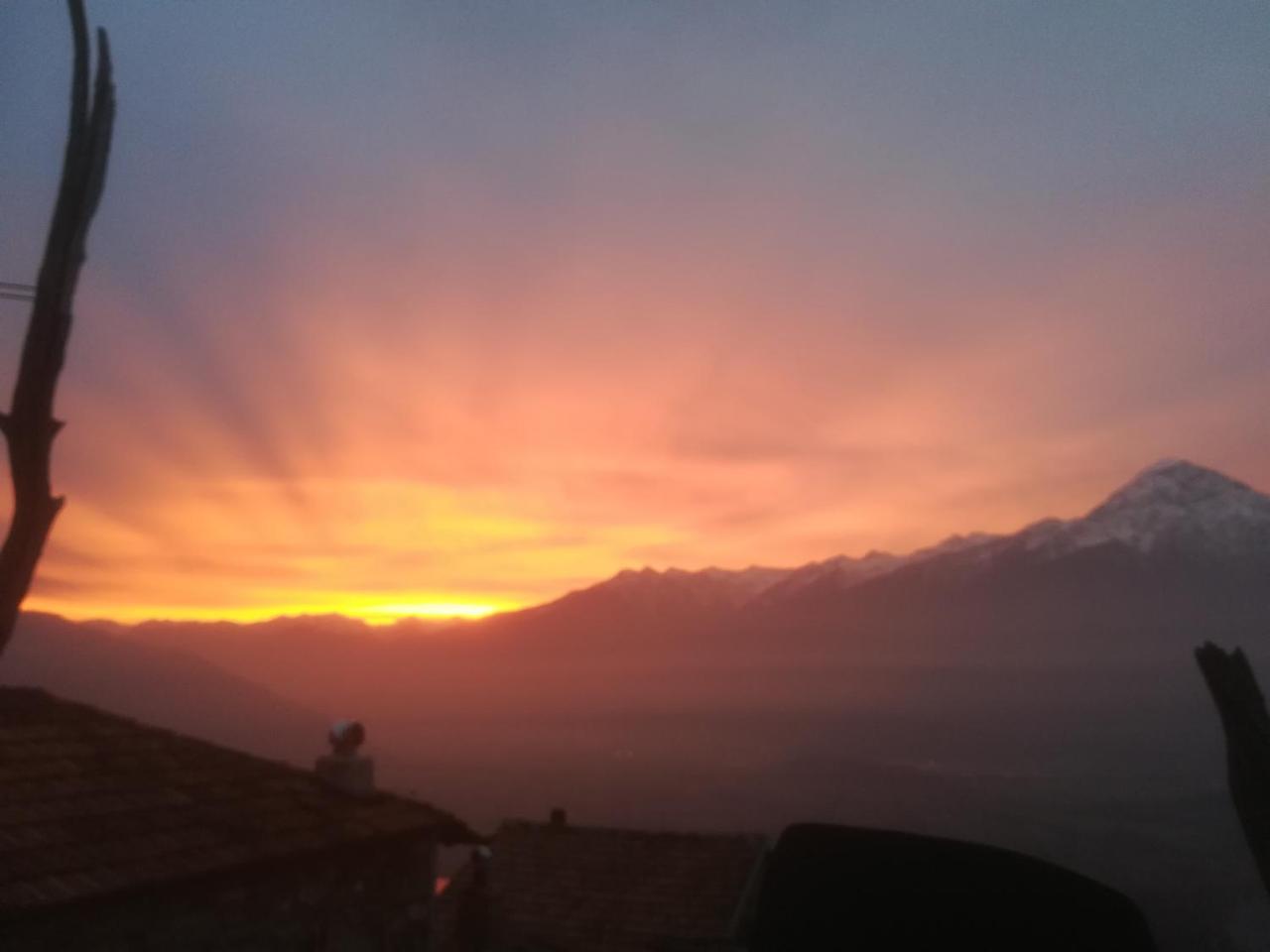 Appartamenti Montemezzo Le Case In Pietra Sorico Exterior photo