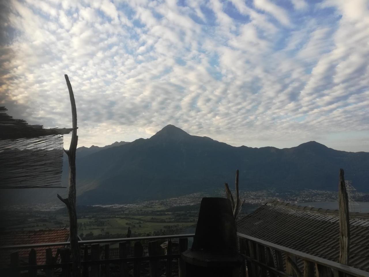 Appartamenti Montemezzo Le Case In Pietra Sorico Exterior photo